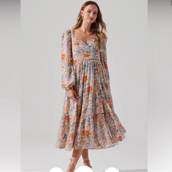 Astr Dresses & Skirts - Astr Floral Long Sleeve Dress